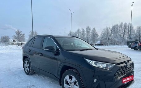 Toyota RAV4, 2019 год, 3 650 000 рублей, 6 фотография