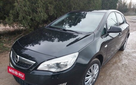 Opel Astra J, 2011 год, 760 000 рублей, 2 фотография