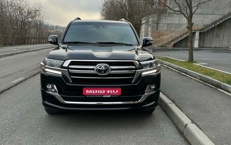 Toyota Land Cruiser 200, 2019 год, 9 300 000 рублей, 1 фотография