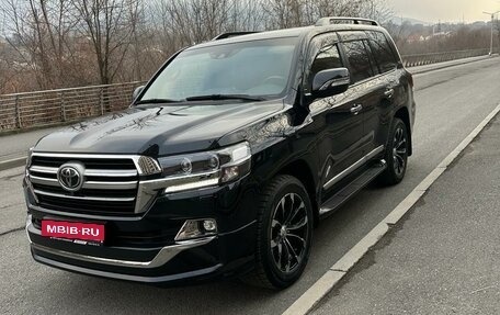 Toyota Land Cruiser 200, 2019 год, 9 300 000 рублей, 2 фотография