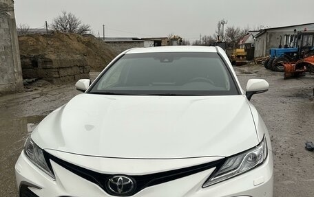 Toyota Camry, 2021 год, 3 700 000 рублей, 2 фотография