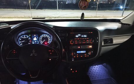 Mitsubishi Outlander III рестайлинг 3, 2018 год, 1 990 000 рублей, 18 фотография