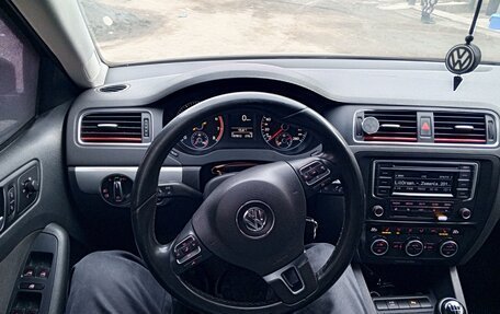 Volkswagen Jetta VI, 2013 год, 1 000 000 рублей, 10 фотография