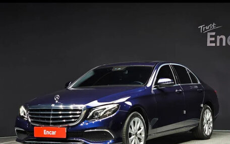 Mercedes-Benz E-Класс, 2019 год, 3 200 000 рублей, 1 фотография