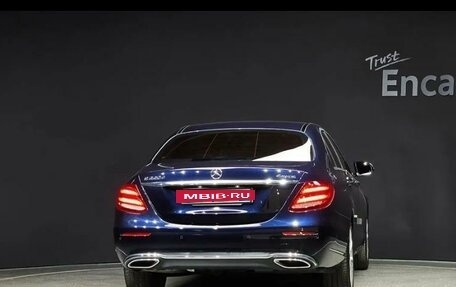 Mercedes-Benz E-Класс, 2019 год, 3 200 000 рублей, 4 фотография