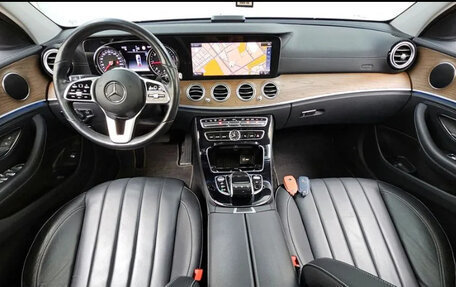 Mercedes-Benz E-Класс, 2019 год, 3 200 000 рублей, 14 фотография