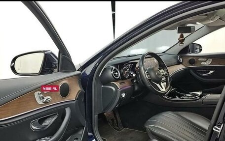 Mercedes-Benz E-Класс, 2019 год, 3 200 000 рублей, 16 фотография
