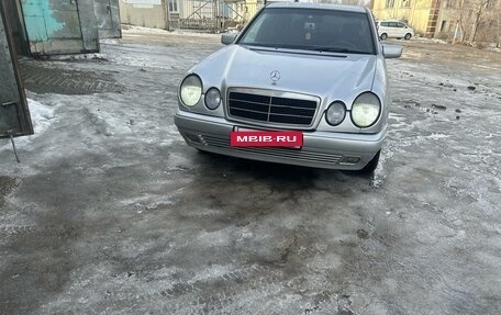 Mercedes-Benz E-Класс, 1996 год, 460 000 рублей, 2 фотография
