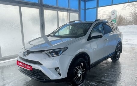 Toyota RAV4, 2017 год, 2 400 000 рублей, 2 фотография