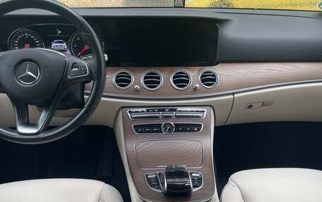 Mercedes-Benz E-Класс, 2018 год, 3 890 000 рублей, 5 фотография