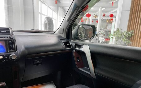 Toyota Land Cruiser Prado 150 рестайлинг 2, 2015 год, 3 850 000 рублей, 24 фотография