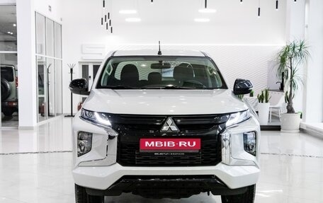Mitsubishi L200 IV рестайлинг, 2023 год, 4 400 000 рублей, 4 фотография
