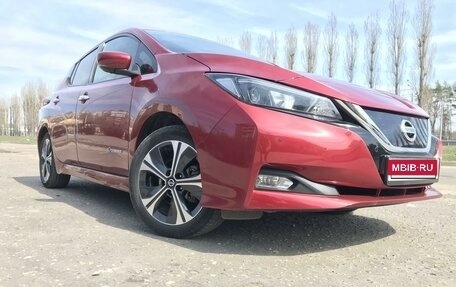 Nissan Leaf II, 2018 год, 2 100 000 рублей, 3 фотография