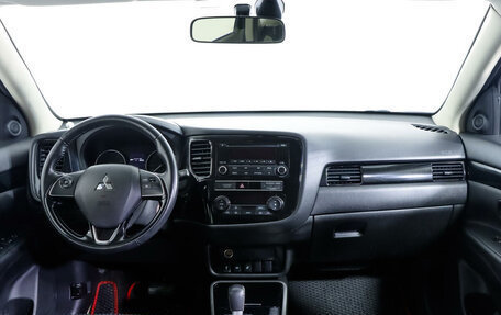 Mitsubishi Outlander III рестайлинг 3, 2019 год, 2 299 000 рублей, 10 фотография