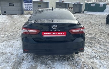 Toyota Camry, 2021 год, 3 890 000 рублей, 5 фотография