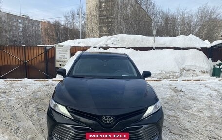 Toyota Camry, 2021 год, 3 890 000 рублей, 2 фотография