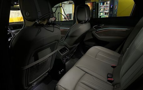 Audi e-tron I, 2019 год, 5 900 000 рублей, 5 фотография