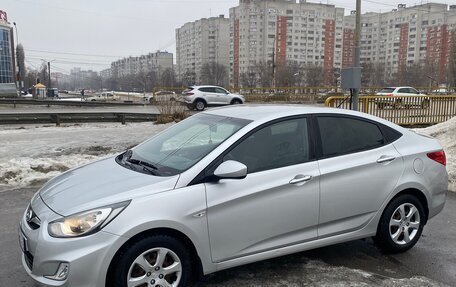 Hyundai Solaris II рестайлинг, 2013 год, 1 050 000 рублей, 3 фотография