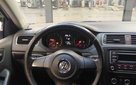 Volkswagen Jetta VI, 2011 год, 980 000 рублей, 5 фотография