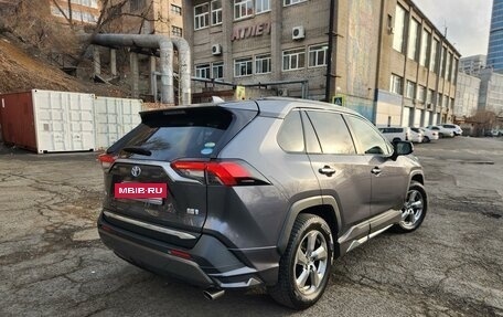 Toyota RAV4, 2019 год, 3 900 000 рублей, 8 фотография