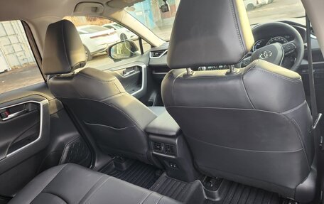 Toyota RAV4, 2019 год, 3 900 000 рублей, 18 фотография