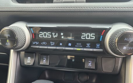 Toyota RAV4, 2019 год, 3 900 000 рублей, 12 фотография