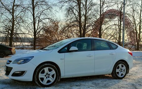 Opel Astra J, 2013 год, 990 000 рублей, 3 фотография