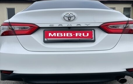 Toyota Camry, 2017 год, 2 430 000 рублей, 7 фотография