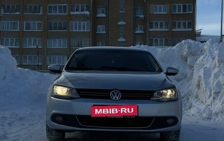 Volkswagen Jetta VI, 2012 год, 895 000 рублей, 3 фотография