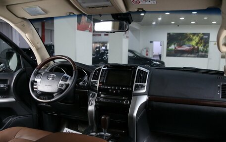 Toyota Land Cruiser 200, 2014 год, 3 799 000 рублей, 7 фотография