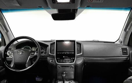 Toyota Land Cruiser 200, 2016 год, 6 299 000 рублей, 12 фотография