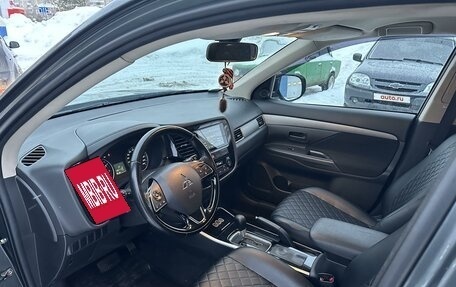 Mitsubishi Outlander III рестайлинг 3, 2018 год, 2 450 000 рублей, 5 фотография