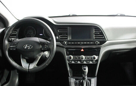 Hyundai Elantra VI рестайлинг, 2020 год, 1 670 000 рублей, 12 фотография