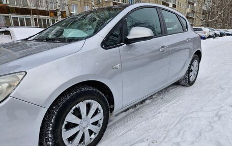 Opel Astra J, 2010 год, 800 000 рублей, 3 фотография