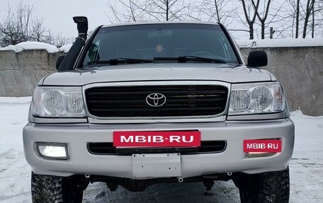 Toyota Land Cruiser 100 рестайлинг 2, 2001 год, 2 000 000 рублей, 2 фотография