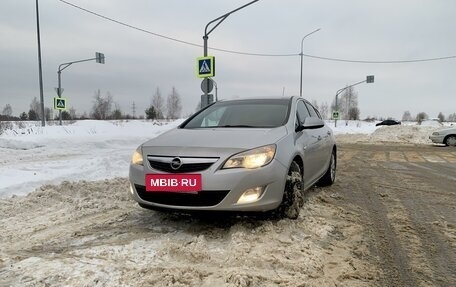Opel Astra J, 2011 год, 790 000 рублей, 3 фотография