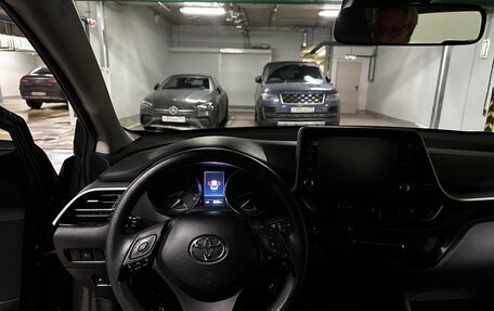 Toyota C-HR I рестайлинг, 2021 год, 2 400 000 рублей, 8 фотография
