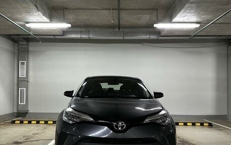 Toyota C-HR I рестайлинг, 2021 год, 2 400 000 рублей, 4 фотография