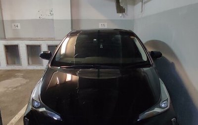 Toyota Prius IV XW50, 2019 год, 2 500 000 рублей, 1 фотография