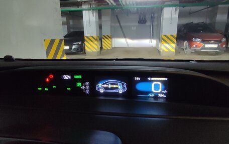 Toyota Prius IV XW50, 2019 год, 2 500 000 рублей, 7 фотография