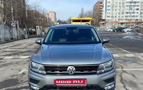 Volkswagen Tiguan II, 2017 год, 2 330 000 рублей, 2 фотография