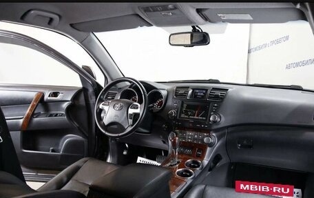 Toyota Highlander III, 2011 год, 2 090 000 рублей, 11 фотография