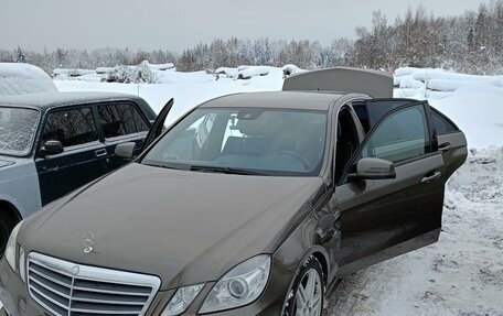 Mercedes-Benz E-Класс, 2011 год, 1 650 000 рублей, 2 фотография