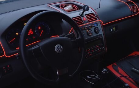 Volkswagen Touran III, 2009 год, 820 000 рублей, 3 фотография