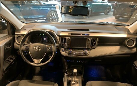 Toyota RAV4, 2017 год, 2 999 000 рублей, 11 фотография