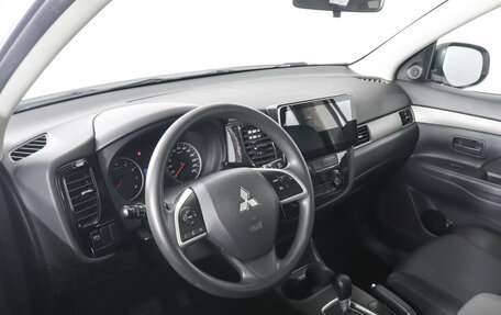 Mitsubishi Outlander III рестайлинг 3, 2013 год, 1 649 000 рублей, 9 фотография