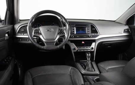 Hyundai Elantra VI рестайлинг, 2017 год, 1 785 000 рублей, 6 фотография