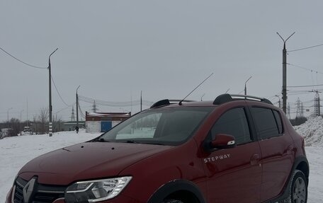 Renault Sandero II рестайлинг, 2019 год, 1 300 000 рублей, 2 фотография