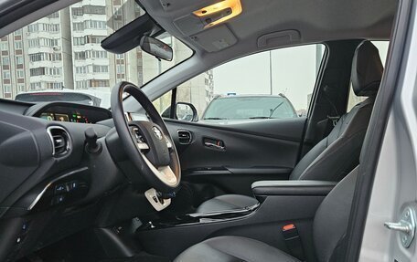 Toyota Prius IV XW50, 2017 год, 2 100 000 рублей, 7 фотография