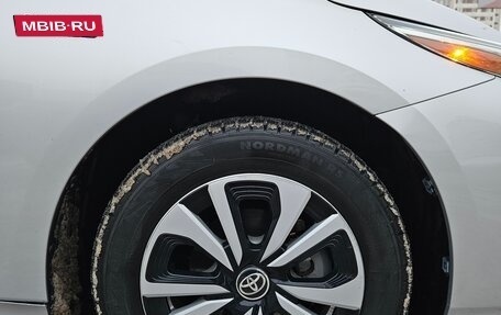 Toyota Prius IV XW50, 2017 год, 2 100 000 рублей, 11 фотография